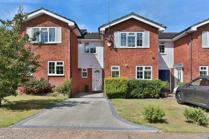 3 Bedroom Terraced House To Rent In Penshurst Way, Sutton, SM2