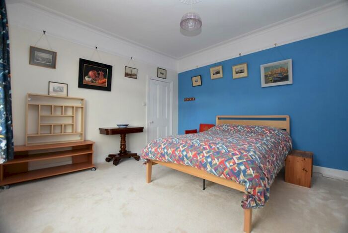 Flat To Rent In Milestone Road London, SE19