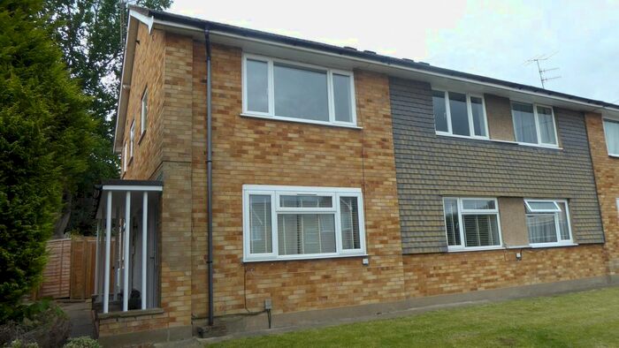 2 Bedroom Maisonette To Rent In Ashlyn Close, Bushey, WD23