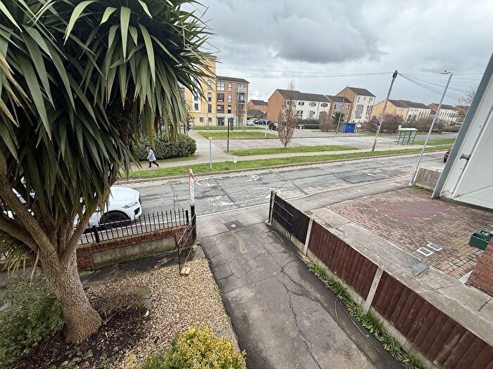 3 Bedroom Semi Detached House For Sale In Cranbourne Road, Patchway, BS34