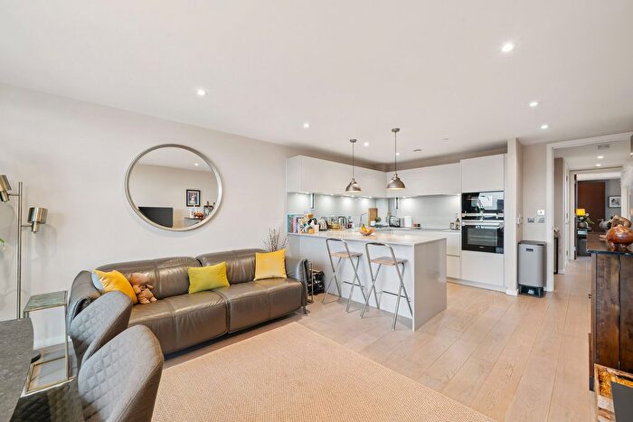 2 Bedroom Flat For Sale In Upper Richmond Road, London, SW15