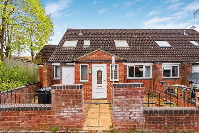 3 Bedroom Chalet For Sale In Arncliffe Drive, Heelands, Milton Keynes, MK13