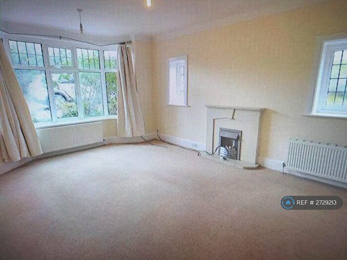 3 Bedroom Flat To Rent In Boscombe Spa, Bournemouth, BH5