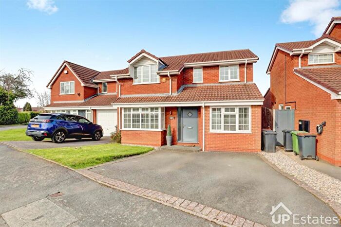4 Bedroom Detached House For Sale In Ingleton Close, Nuneaton, CV11