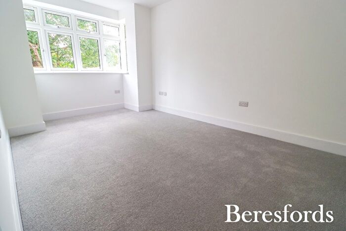 3 Bedroom Bungalow For Sale In Bridge Avenue, Upminster, RM14