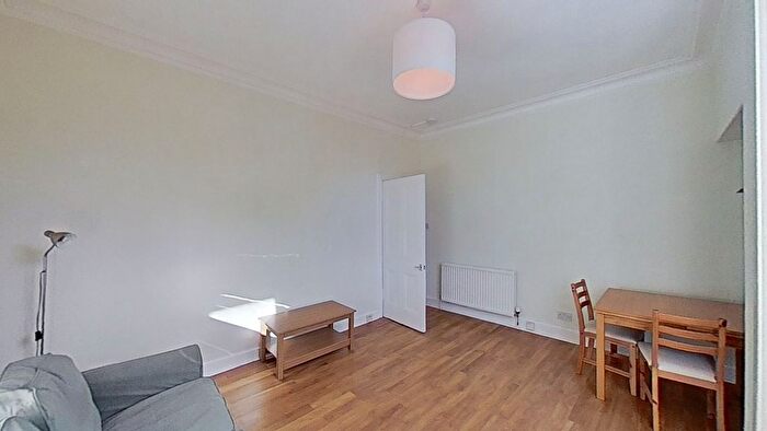 2 Bedroom Flat To Rent In Cheyne Street, Edinburgh, Midlothian, EH4