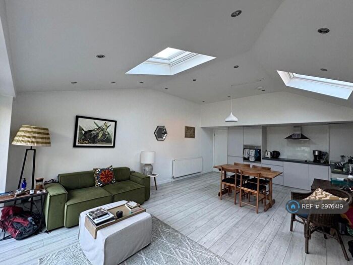 2 Bedroom Flat To Rent In Kimberley Avenue, London, SE15