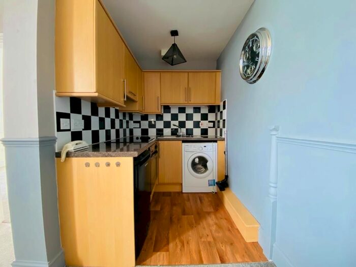 1 Bedroom Flat To Rent In Queens Hotel, Front Street, Pontefract WF8