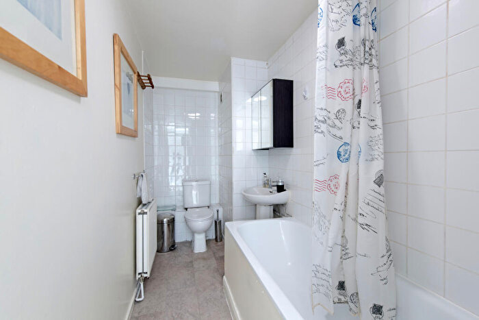 2 Bedroom Apartment To Rent In Goulden House, Bullen Street, SW11