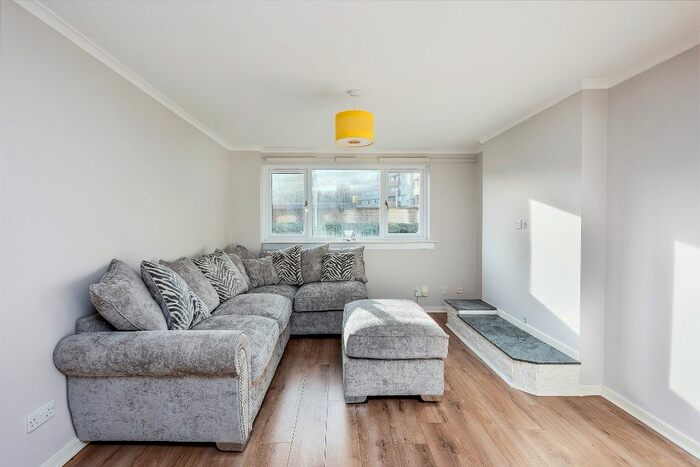 2 Bedroom Flat To Rent In Westfield Road, Gorgie, Edinburgh, EH11