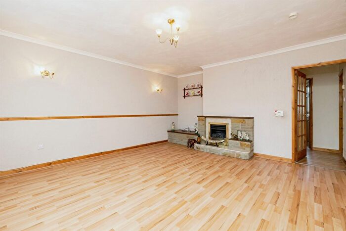2 Bedroom Detached Bungalow For Sale In Dellfield Avenue, Lincoln, LN6