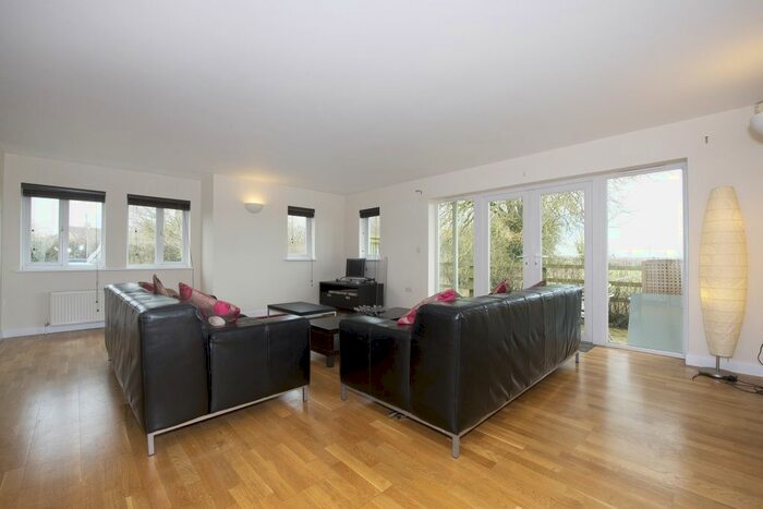 2 Bedroom Flat To Rent In Banbury Road, Oxford, OX2