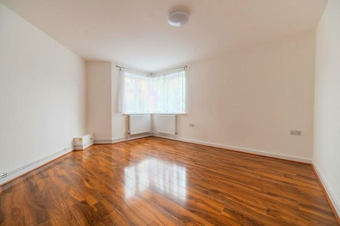 2 Bedroom Flat To Rent In Lefevre Walk, Bow, London, E3