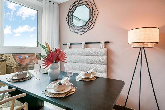 1 Bedroom Apartment For Sale In Caxton Square, Alexandra Park Borders, London, N22