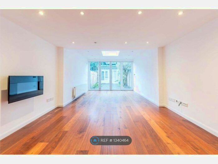 4 Bedroom Terraced House To Rent In Fairlawns, Twickenham, TW1