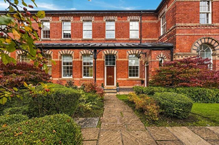 2 Bedroom Apartment For Sale In Kensington Square, Macclesfield, SK10