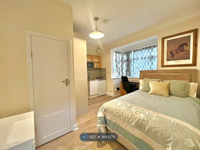 Studio To Rent In Lo, London, W3