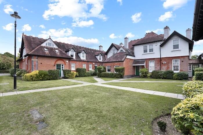 1 Bedroom Apartment For Sale In Great Stony Park, Ongar, CM5