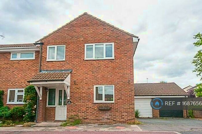 3 Bedroom Semi-Detached House To Rent In Rowhedge, Brentwood, CM13