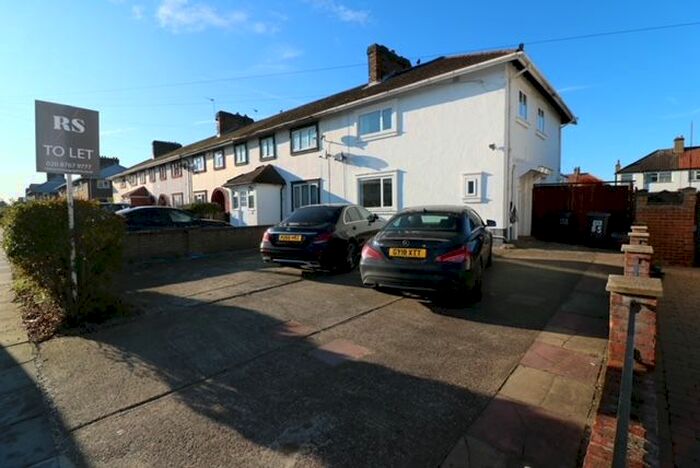 3 Bedroom Semi-Detached House To Rent In Claremont Avenue, New Malden, KT3