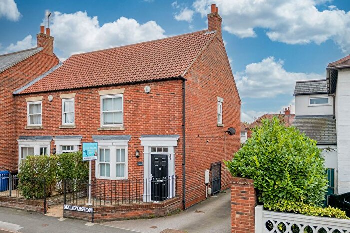 3 Bedroom End Of Terrace House For Sale In Barfoss Place, Selby, YO8