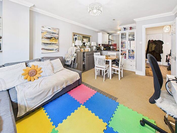 1 Bedroom Flat For Sale In Caterham Valley, CR3