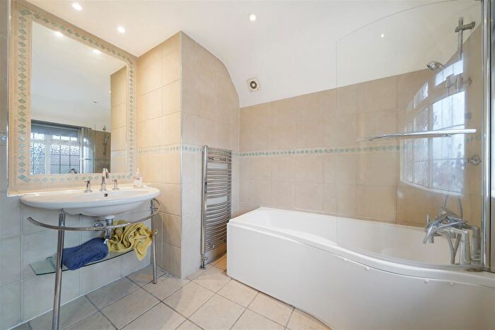 4 Bedroom Detached House For Sale In The Crossways, Wembley, HA9