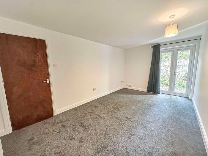 1 Bedroom Flat To Rent In West Wycombe Road, High Wycombe, Buckinghamshire, HP12
