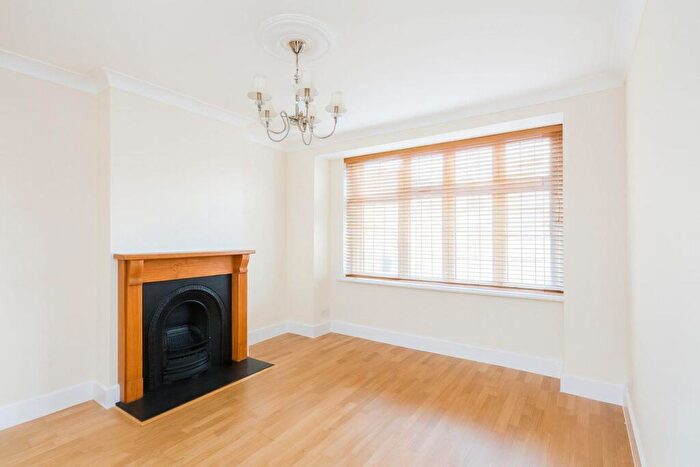 4 Bedroom End Of Terrace House To Rent In Stoneleigh Avenue, Worcester Park, KT4