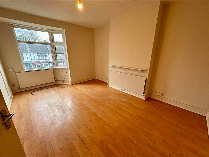 4 Bedroom Maisonette To Rent In Pinner Road, Harrow, HA1