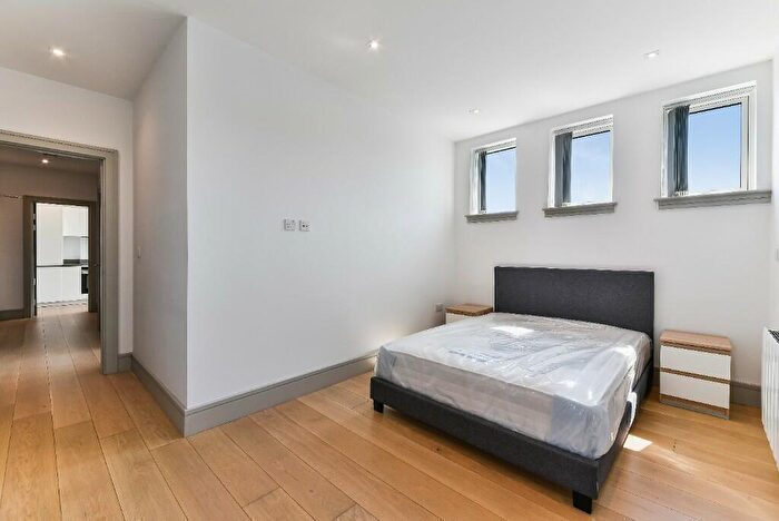 2 Bedroom Flat To Rent In Broad House, Imperial Drive, HA2