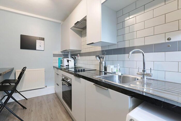 2 Bedroom Apartment To Rent In Weyhill House, Camberwell, London, SE5