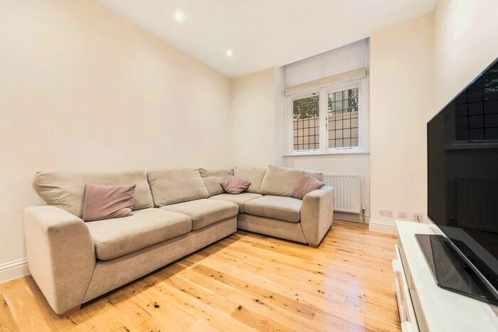 1 Bedroom Flat To Rent In Queens Gate, South Kensington, London, SW7