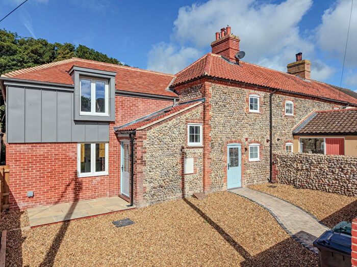 3 Bedroom Semi-Detached House To Rent In Harbord Road, Overstrand, NR27
