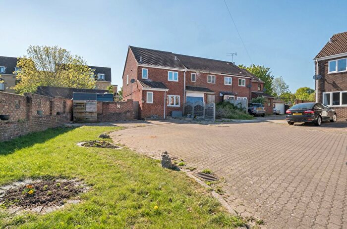 3 Bedroom End Terrace House For Sale In Greyshott Avenue, Fareham, Hampshire, PO14