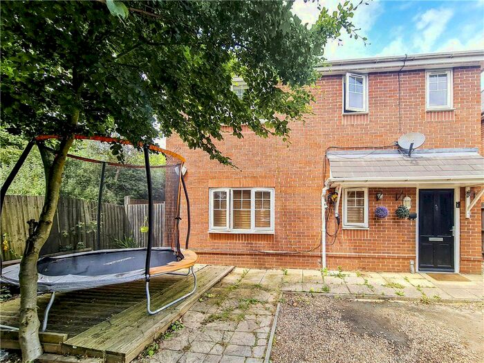 3 Bedroom Maisonette To Rent In Kimber Place, Whitton, Hounslow, TW4