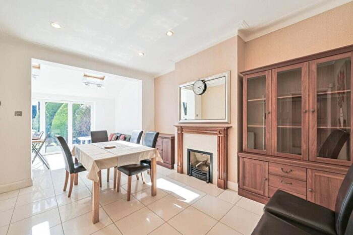 4 Bedroom Semi-Detached House To Rent In Oakfield Road, Finchley Central, London, N3