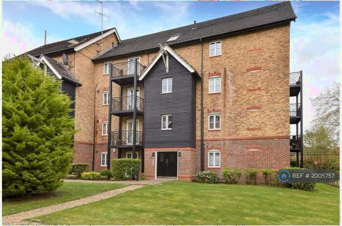 2 Bedroom Flat To Rent In Fryers Lane, High Wycombe, HP12