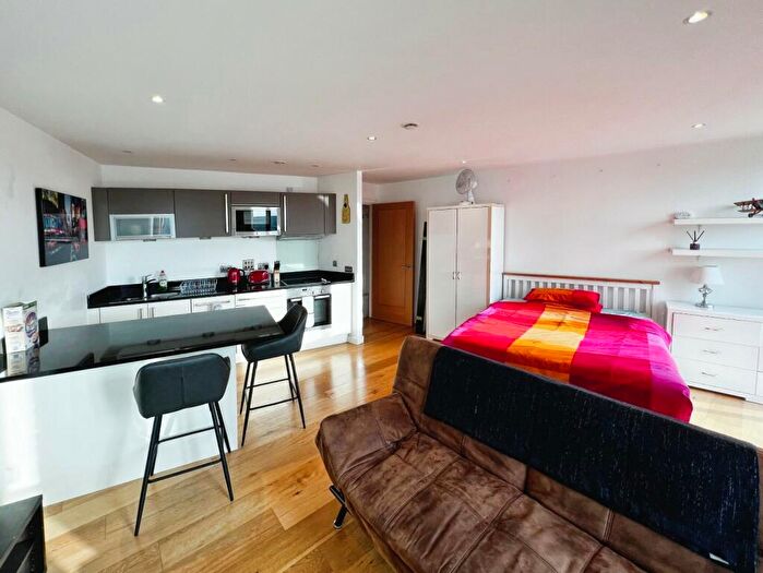 1 Bedroom Flat To Rent In Wharf Approach, Leeds, West Yorkshire, LS1