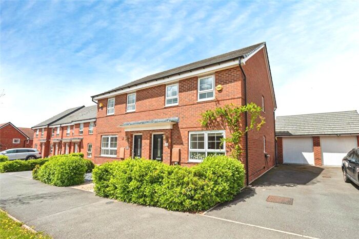 3 Bedroom Semi-Detached House For Sale In Wesson Road, Warwick, Warwickshire, CV34
