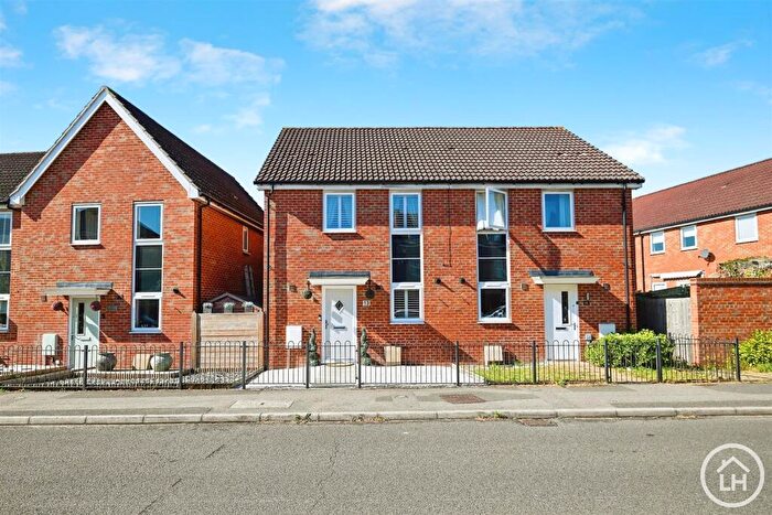 3 Bedroom Semi Detached House For Sale In Jacinth Drive, Sittingbourne, ME10