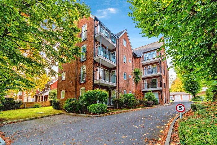 2 Bedroom Flat For Sale In Westwood Road, Southampton, Hampshire, SO17