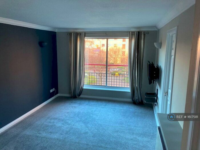 2 Bedroom Flat To Rent In Riverview Drive, Glasgow, G5