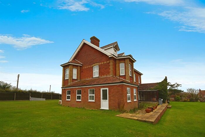 1 Bedroom Property To Rent In Mundesley Road, Trimingham, NR11