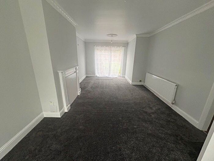 3 Bedroom Terraced House To Rent In Regis Road, Luton, LU4