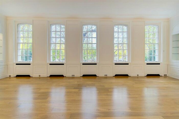 5 Bedroom Maisonette To Rent In Cheyne Walk, Chelsea, London, SW3