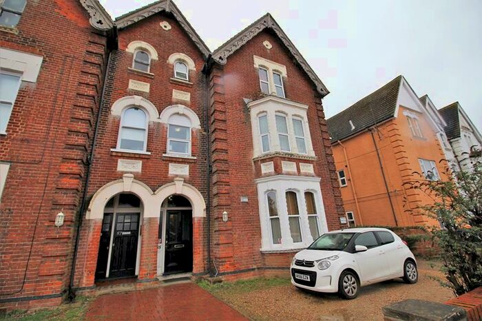 1 Bedroom Flat To Rent In Shakespeare Road, Bedford, MK40