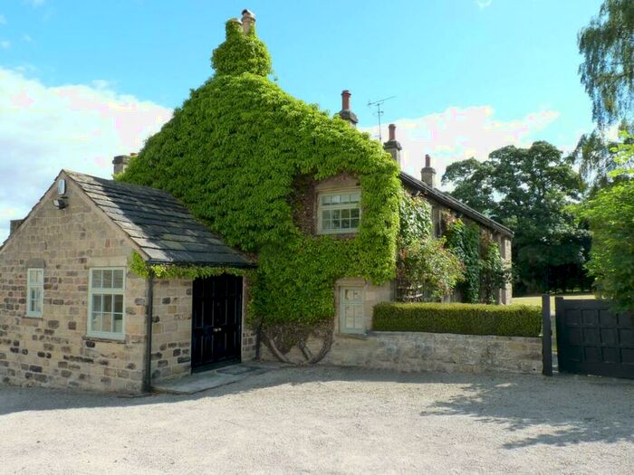 4 Bedroom Farm House To Rent In Harewood Road, East Keswick, LS17