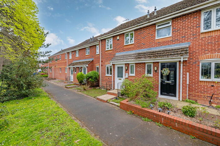 3 Bedroom Town House For Sale In Murdoch Drive, Kingswinford, DY6