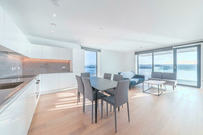 3 Bedroom Apartment To Rent In Flotilla House, Cable Street, London, E16